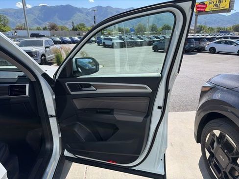 Used 2023 Volkswagen Atlas SEL AWD/4WD image 34