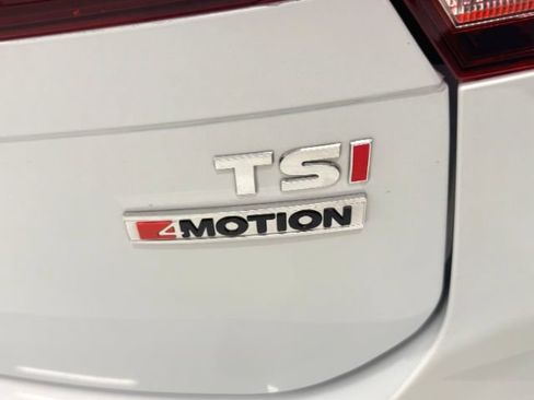 Used 2018 Volkswagen Tiguan SE w/ Panoramic Sunroof Package AWD/4WD image 10