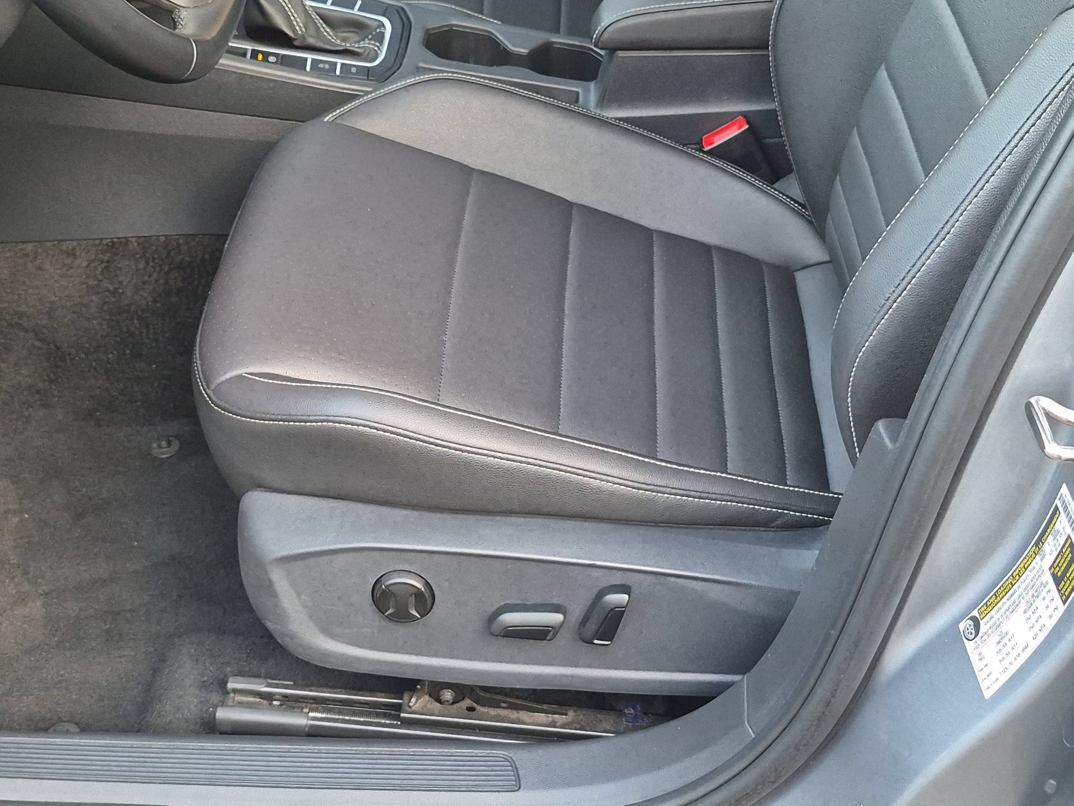 Used 2024 Volkswagen Jetta SE FWD image 14