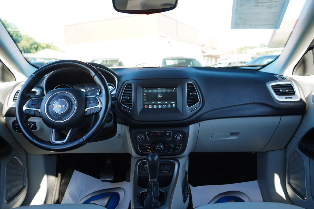 Used 2020 Jeep Compass Latitude FWD image 9