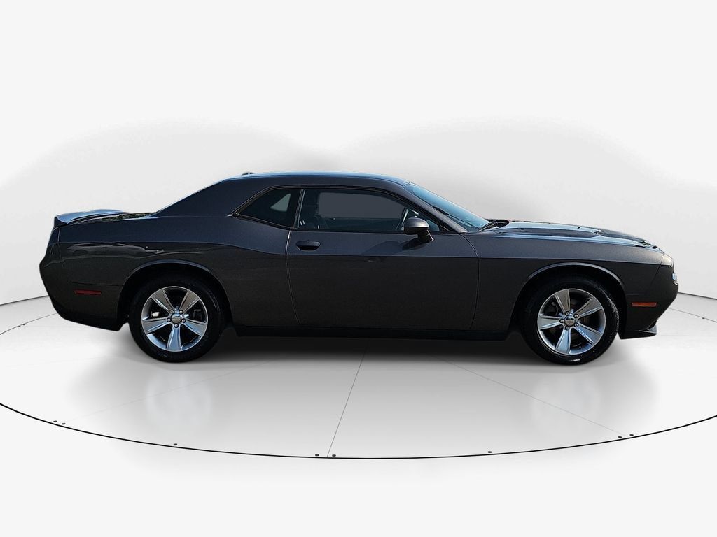 Used 2019 Dodge Challenger SXT RWD image 5