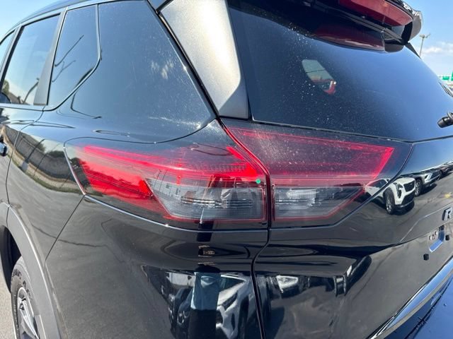 Used 2025 Nissan Rogue SV FWD image 24
