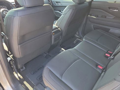 New 2025 Nissan Pathfinder SL image 14