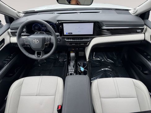 Used 2026 Toyota Camry XLE w/ Premium Plus Package FWD image 10