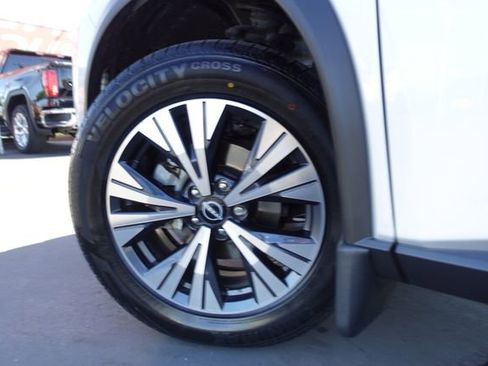 Used 2023 Nissan Rogue SV image 10