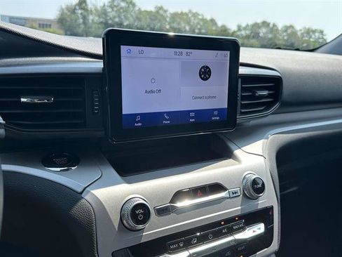 Used 2023 Ford Explorer XLT image 18