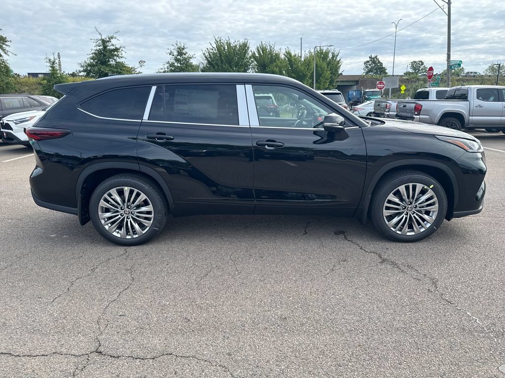 New 2026 Toyota Highlander Platinum AWD/4WD image 10
