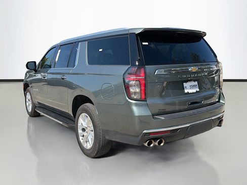 Used 2023 Chevrolet Suburban Premier image 5