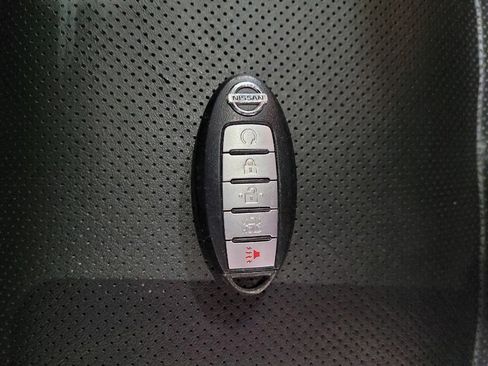 Used 2017 Nissan Altima 2.5 SL w/ Moonroof Package image 32