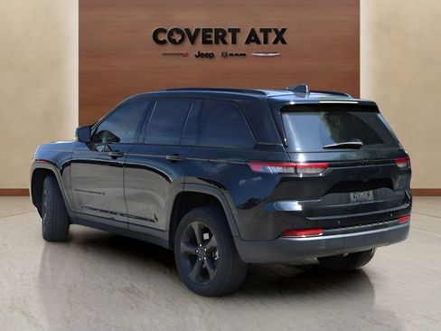 Used 2023 Jeep Grand Cherokee Limited w/ Black Appearance Package RWD image 3