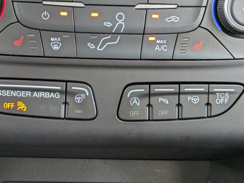 Used 2017 Ford Escape Titanium w/ Canadian Touring Package AWD/4WD image 29