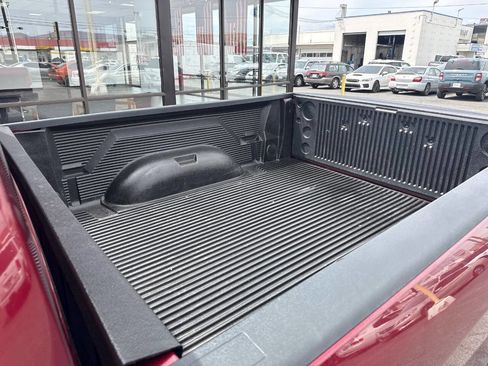 Used 2018 RAM 1500 Express AWD/4WD image 9