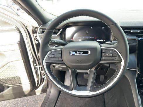 New 2025 Jeep Grand Cherokee Laredo image 19