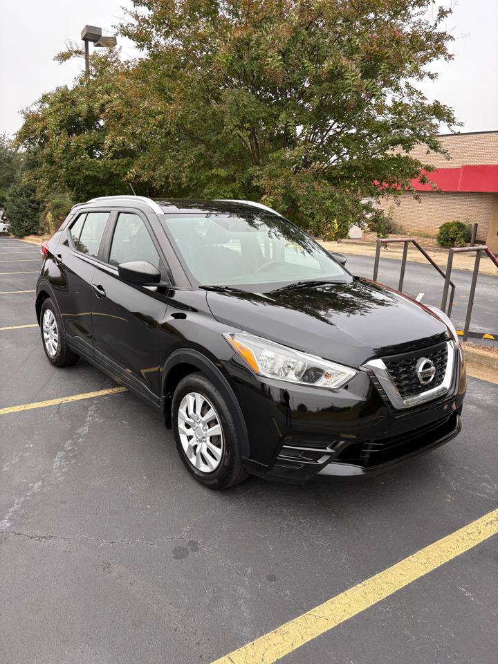 Used 2019 Nissan Kicks S FWD image 3