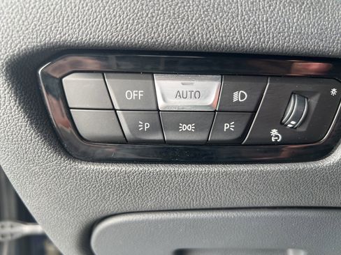 Used 2019 BMW 330i Sedan w/ Convenience Package image 15