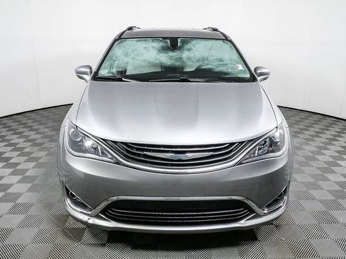Used 2018 Chrysler Pacifica Touring-L image 2