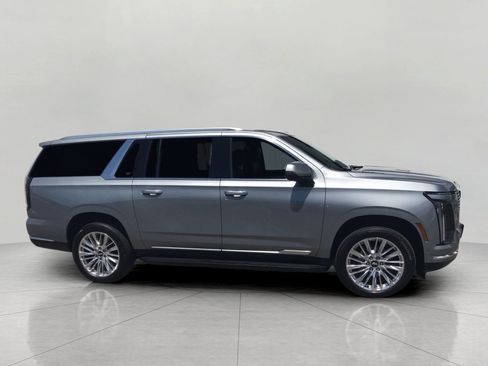 Certified 2025 Cadillac Escalade ESV Premium Luxury AWD/4WD image 12