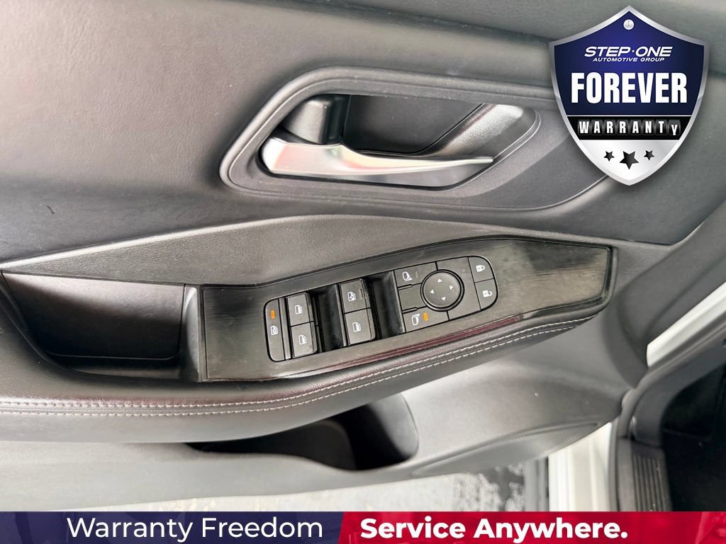 Used 2024 Nissan Rogue SV FWD image 11