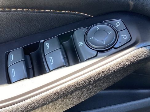 Used 2018 Chevrolet Traverse LT FWD image 25