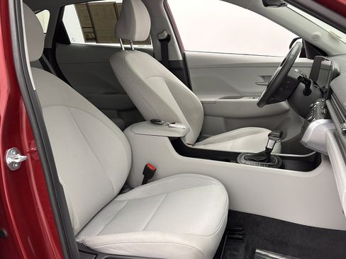 Used 2025 Hyundai Kona SEL image 34