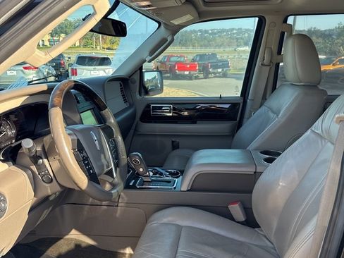 Used 2016 Lincoln Navigator Select image 8