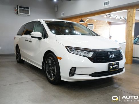 Used 2023 Honda Odyssey Touring image 3