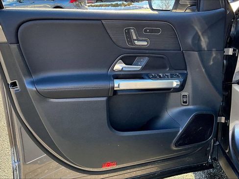 Used 2026 Mercedes-Benz GLB 250 4MATIC image 18