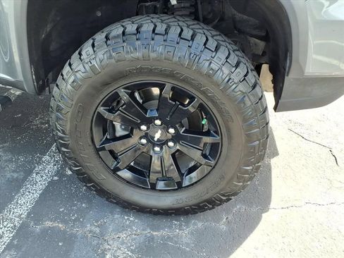 Used 2022 Chevrolet Colorado ZR2 w/ ZR2 Dusk Special Edition AWD/4WD image 16