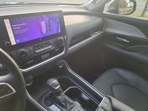 Used 2024 Toyota Grand Highlander Limited image 26