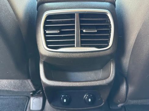 Used 2019 Hyundai Santa Fe SEL image 29