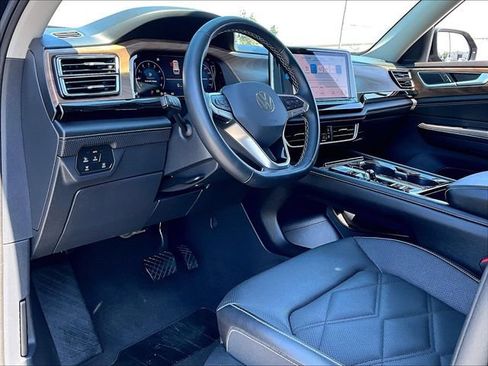 Used 2024 Volkswagen Atlas SE AWD/4WD image 8