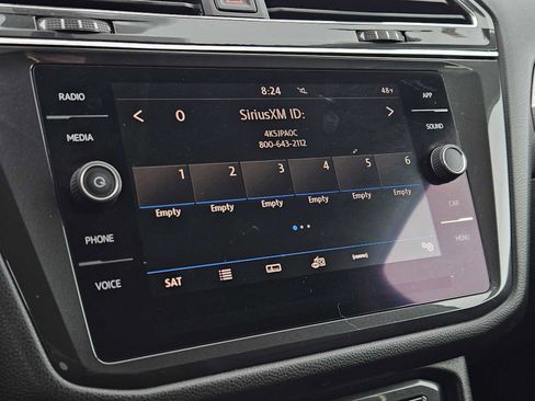 Used 2018 Volkswagen Tiguan SE FWD image 17