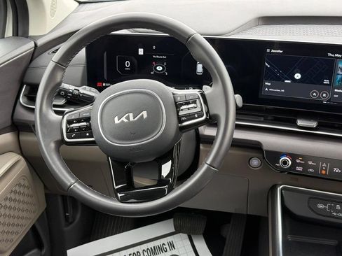 Used 2025 Kia Carnival SX FWD image 9