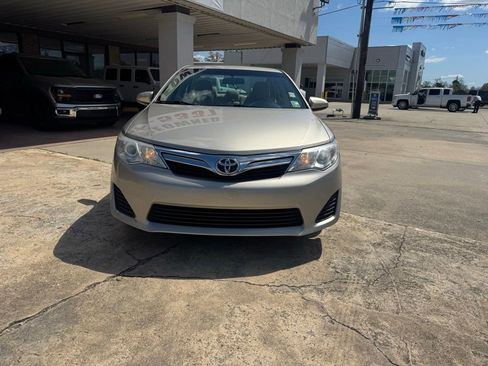 Used 2014 Toyota Camry LE image 9