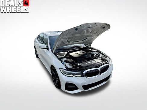 Used 2021 BMW 330i Sedan w/ M Sport Package RWD image 4