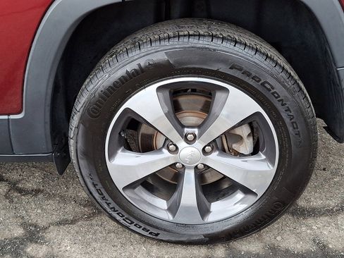 Used 2019 Jeep Cherokee Limited image 10