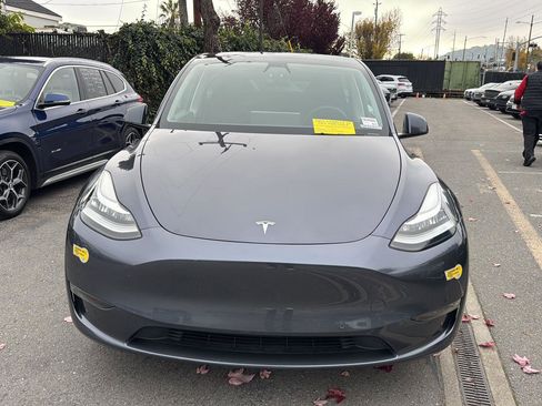 Used 2022 Tesla Model Y Long Range image 3