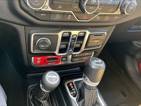 Used 2018 Jeep Wrangler Unlimited Rubicon image 24