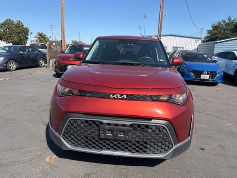 Used 2024 Kia Soul LX w/ Option Group 015 FWD image 2