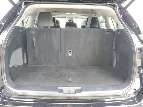Used 2022 Toyota Highlander XLE AWD/4WD image 9