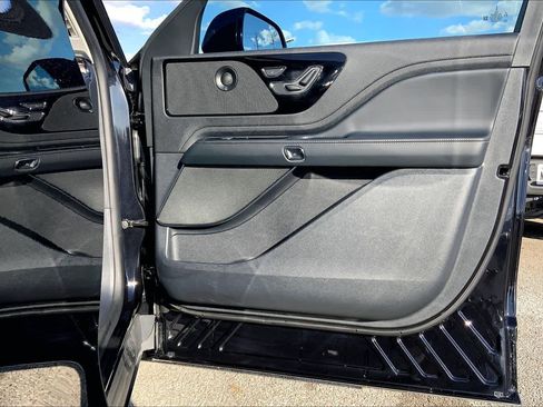 Used 2025 Lincoln Aviator Reserve w/ Jet Appearance Package image 23