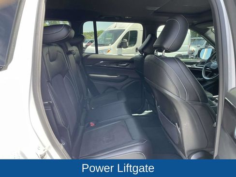 Used 2023 Jeep Grand Cherokee Altitude AWD/4WD image 17