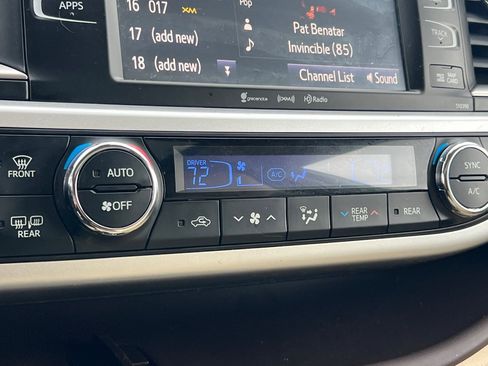 Certified 2019 Toyota Highlander XLE image 26