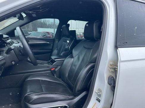 Used 2023 Jeep Grand Cherokee Overland w/ Advanced Protech Group III image 11