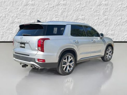 Used 2021 Hyundai Palisade SEL w/ Premium Package FWD image 3