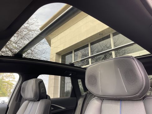 Used 2025 Cadillac Lyriq Luxury image 11