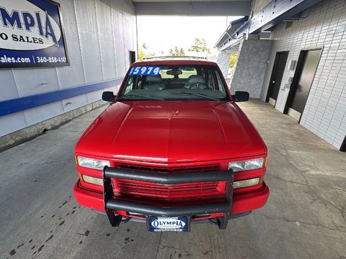 Used 2000 Chevrolet Tahoe Z71 w/ Comfort & Security Pkg AWD/4WD image 2