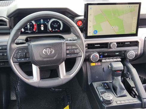 Used 2025 Toyota 4Runner TRD Off-Road Premium AWD/4WD image 27
