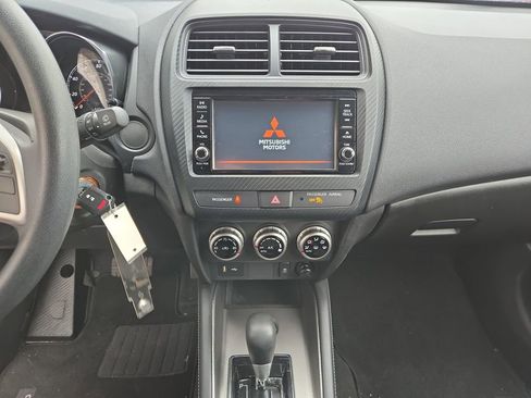 Used 2025 Mitsubishi Outlander Sport SE image 15