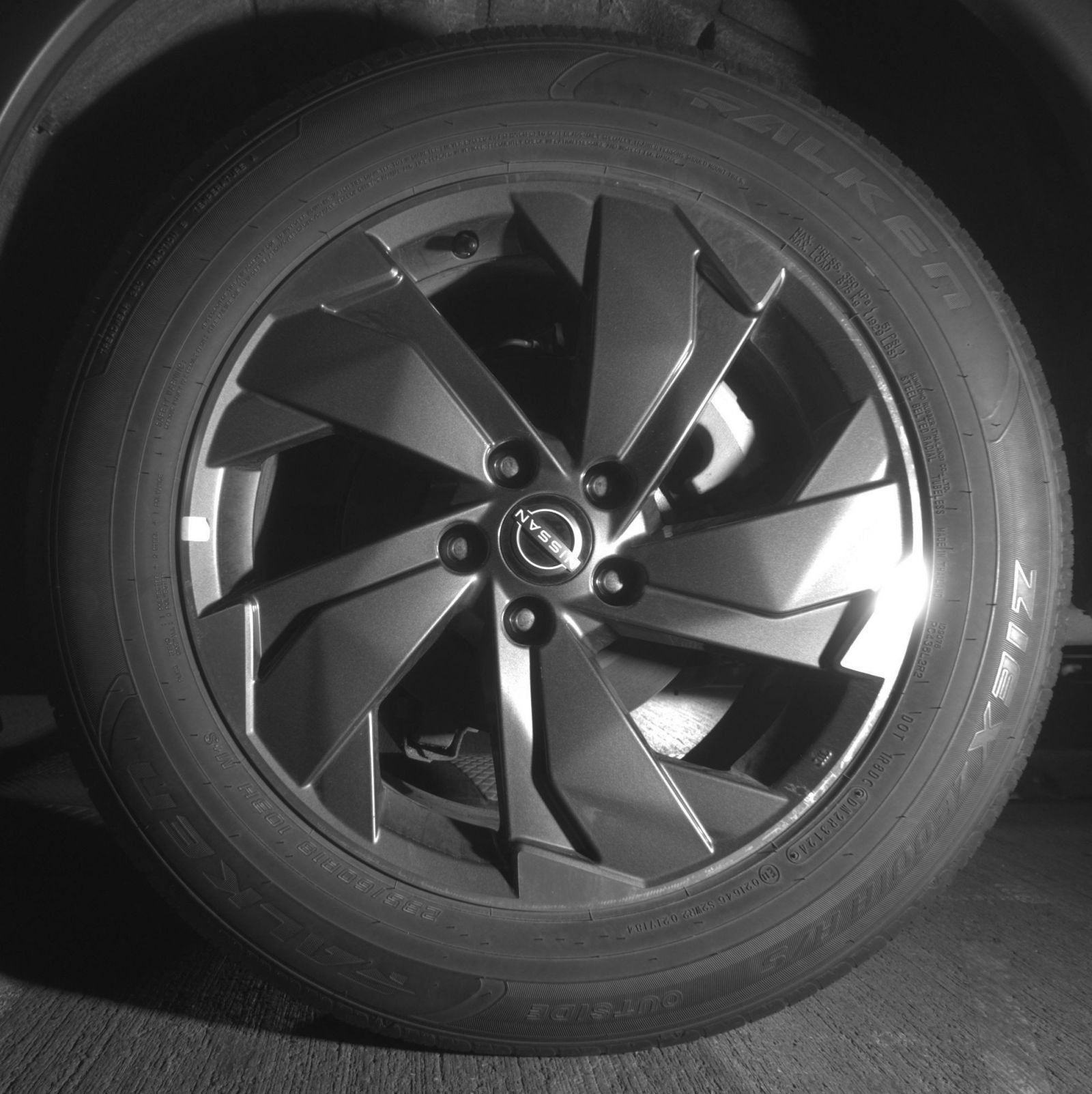 Used 2025 Nissan Rogue SV FWD image 16